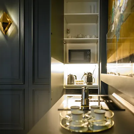 The Rent - Refined One-bedroom In The Historic Center *